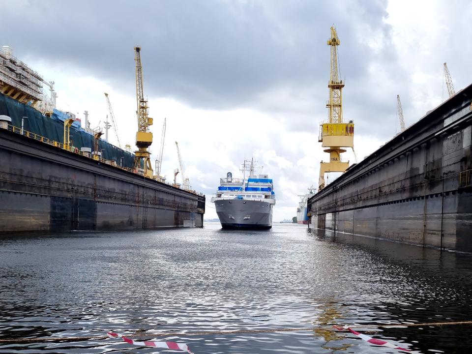 Doulos Hope entering dry dock in Singapore