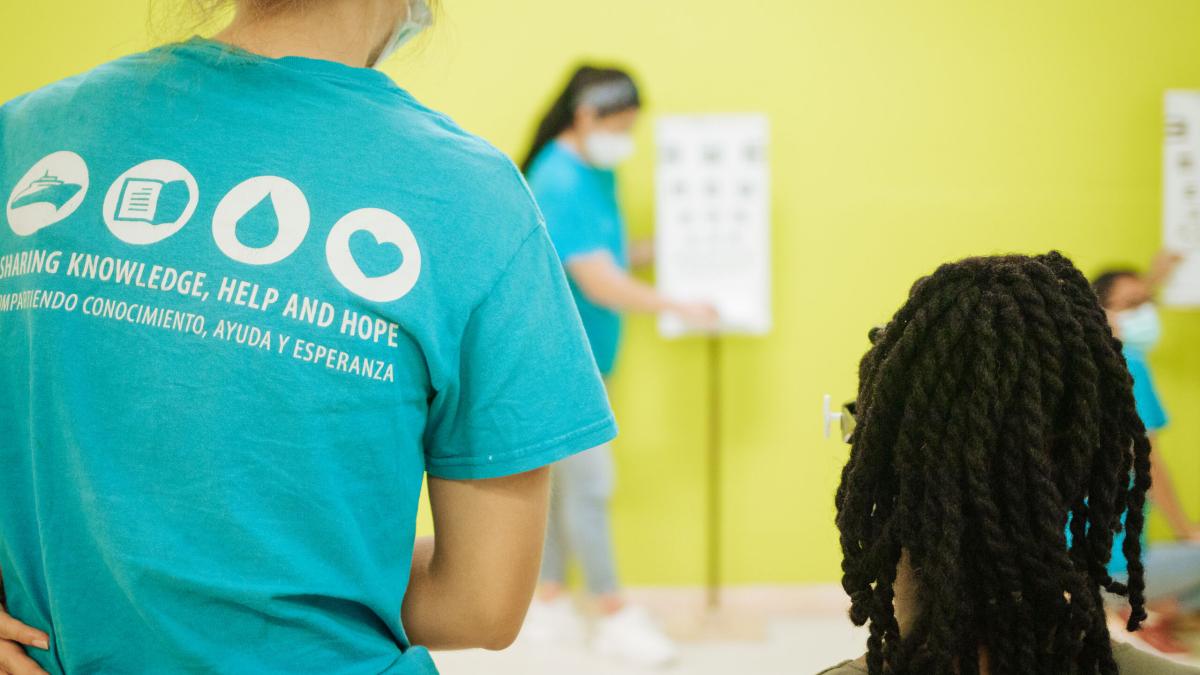 Freeport, The Bahamas :: Logos Hope crewmembers test the eyesight of a local woman.