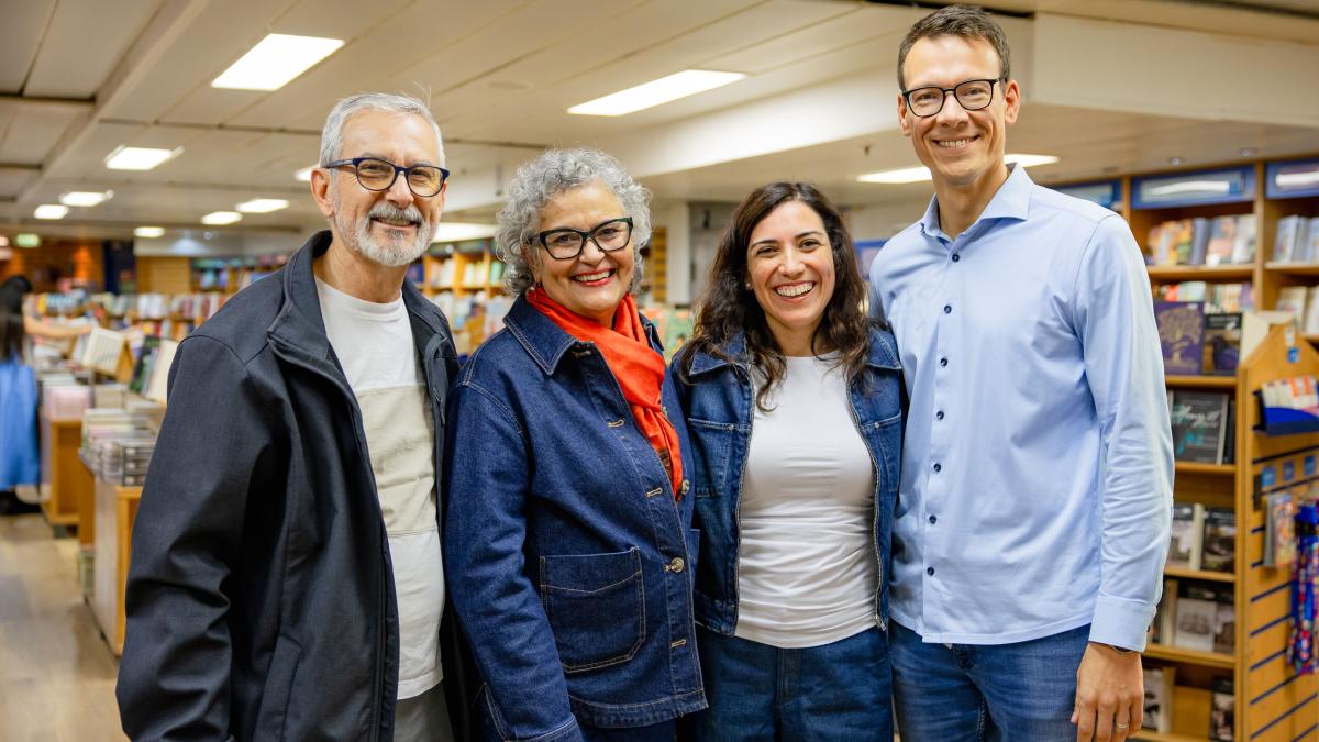 Ships :: New and former directors of Logos Hope in the bookfair on board the ship. 